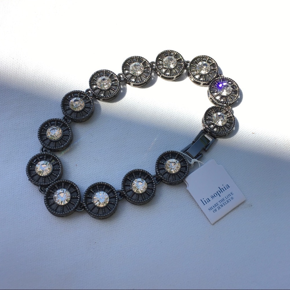 Lia Sophia rhinestone bracelet 🌸